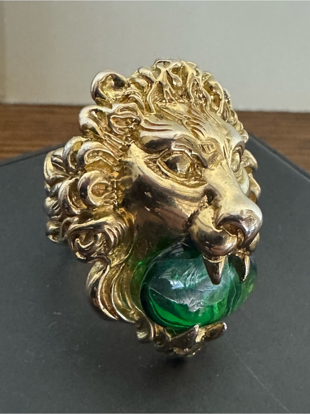 GUCCI Mens/ Unisex Lion Head Ring Green Crystal Statement Gold Tone 8.75